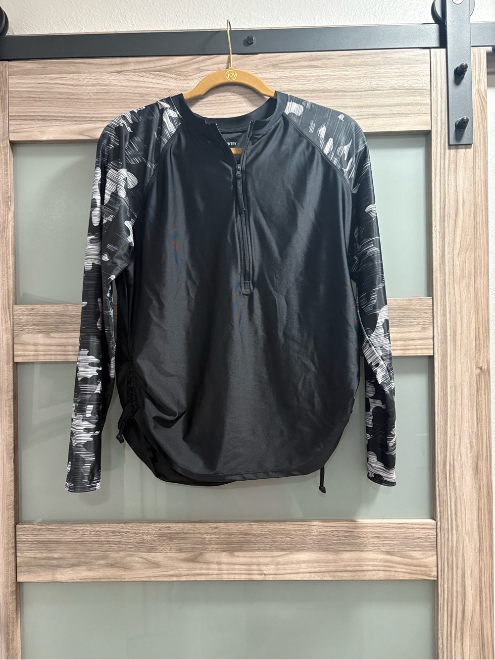 Free Country Black Long-Sleeve Performance Shirt with Gray Camo Sleeves